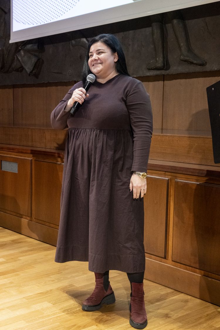 IL MIGLIOR FOOD WRITER - Penelope Vaglini, Co-Founder Coqtail - for fine drinkers e Managing Editor Print & Web Robb Report Italia. Premia Identità Golose con la seguente motivazione: «Prima i cocktail bar, poi la ristorazione e l’ospitalità. Armata di passione, talento e punti di vista sempre originali, è diventata voce autorevole della rivista online e cartacea “Coqtail – for fine drinkers”».